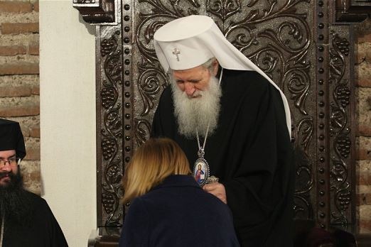 Защо целуваме ръка на свещеника?